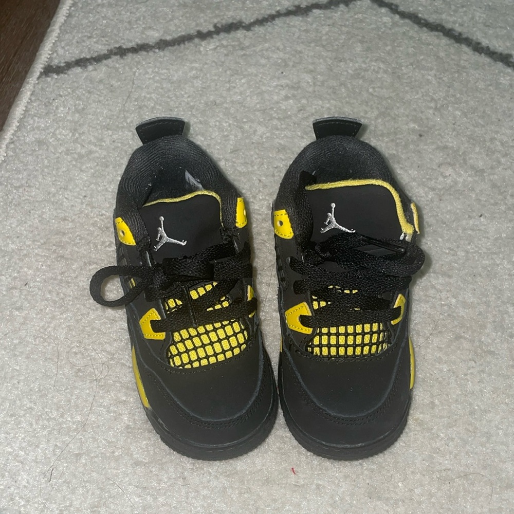Jordan 4 “Thunder”